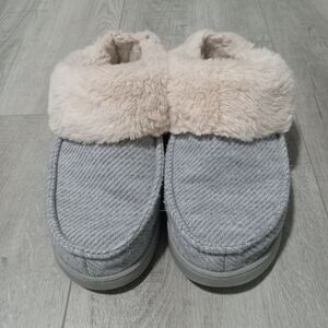 Dearfoams Gray and Cream Women's Slippers